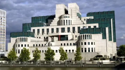 The UK's Secret Intelligence Service Launches Dark Web Platform to Attract Agents in Russia